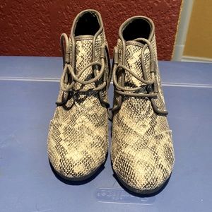 Toms Kala Black Multi Faux Snake size 8